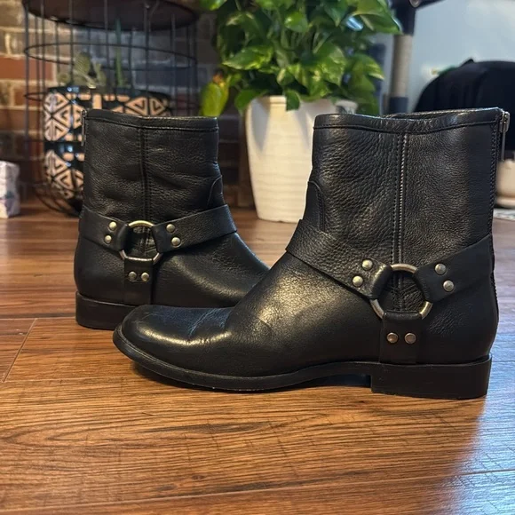 Frye Portia Harness Short Leather Black Boots - Women’s 7 1/2 - 71367 - Picture 16 of 16